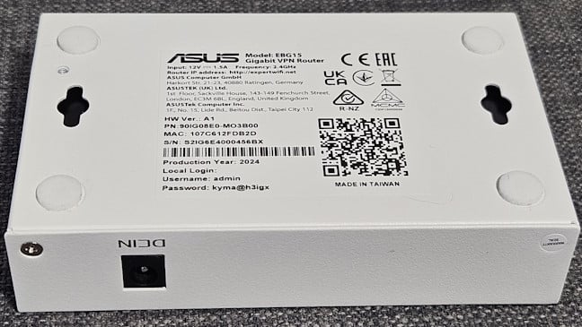 ASUS ExpertWiFi EBG15 can be mounted on walls