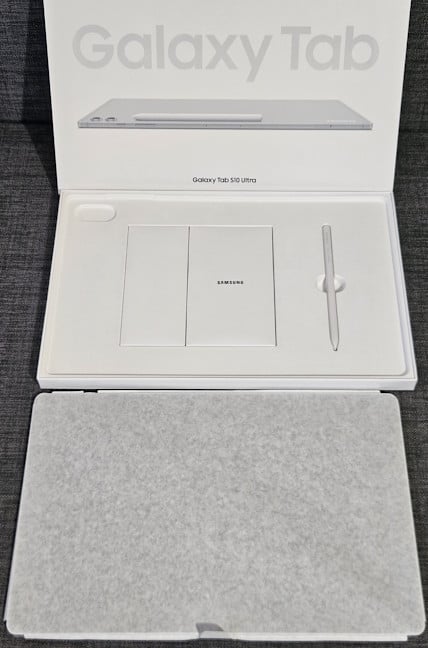 Unboxing the Samsung Galaxy Tab S10 Ultra