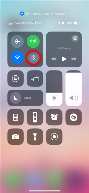 The Bluetooth icon is transparent when the feature is permanently off