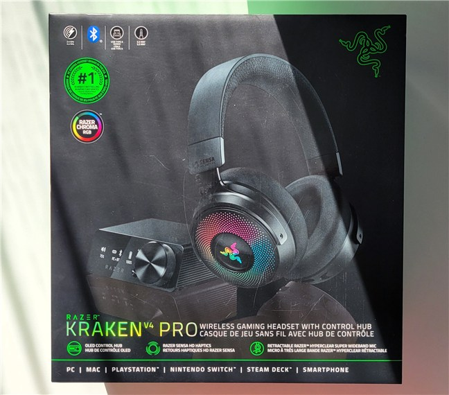 The packaging for Razer Kraken V4 Pro does a good job of introducing the headset