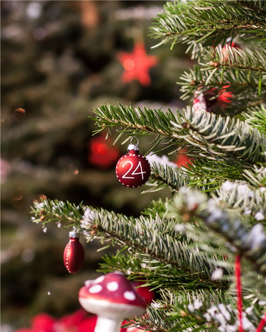 Christmas Tree Ornaments by IppikiOokami