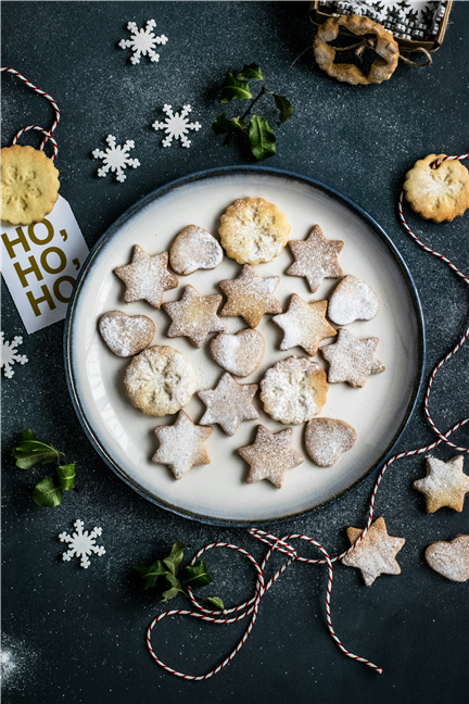 Butter cookies on plate by Monika Grabkowska